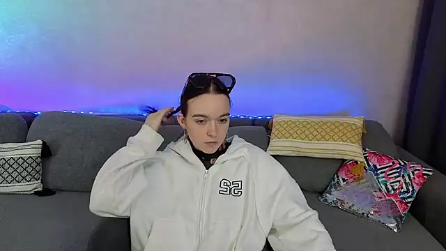 Snapshot of SunyLily chatting on 05/16/26, 06:10 SunyLily online show from 05/16/26, 06:10