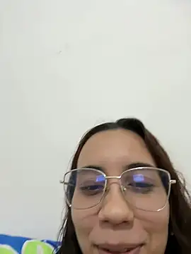Snapshot of Nicole_Cute04 chatting on 07/12/26, 04:36 Nicole Cute04 online show from 07/12/26, 04:36