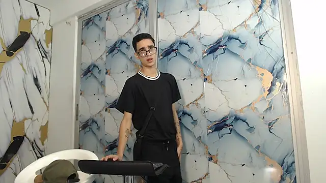 SKYN MAN online show from 04/19/26, 07:29