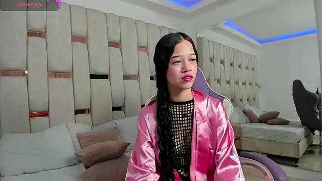 georgina kloss  online show from 03/31/26, 05:24