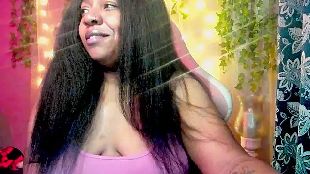 Snapshot of Goddess_MercedesRedd chatting on 04/18/26, 01:26 Goddess MercedesRedd online show from 04/18/26, 01:26