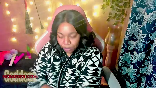 Snapshot of Goddess_MercedesRedd chatting on 04/25/26, 01:36 Goddess MercedesRedd online show from 04/25/26, 01:36