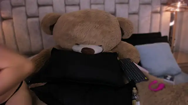 FoxxxyPink online show from 05/11/26, 08:06