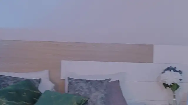 DaphneWayne online show from 06/04/26, 08:15