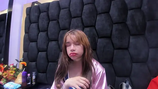 ZoeBarbiee online show from 04/09/26, 07:03