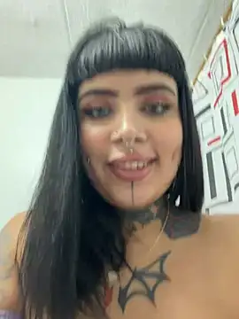 Snapshot of LauriInk1 chatting on 07/05/26, 10:39 LauriInk1 online show from 07/05/26, 10:39