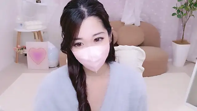 YURIKAsan  online show from 04/05/26, 12:35