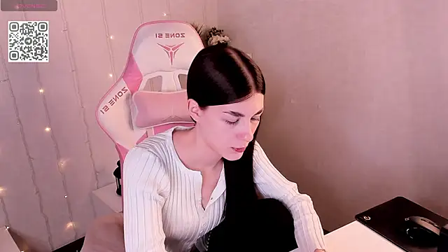 LunaRossaa online show from 04/21/26, 12:12