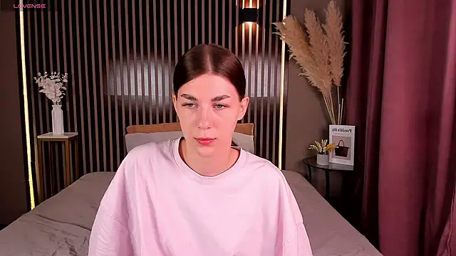 Snapshot of LunaRossaa chatting on 07/09/26, 11:42 LunaRossaa online show from 07/09/26, 11:42