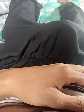 Snapshot of angelmoumita chatting on 06/19/26, 11:47 angelmoumita online show from 06/19/26, 11:47