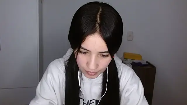 Lucy engel online show from 04/10/26, 12:49