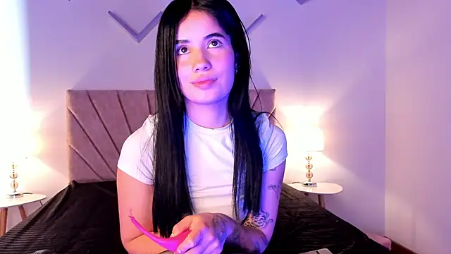Snapshot of Lucy_engel chatting on 04/22/26, 02:18 Lucy engel online show from 04/22/26, 02:18