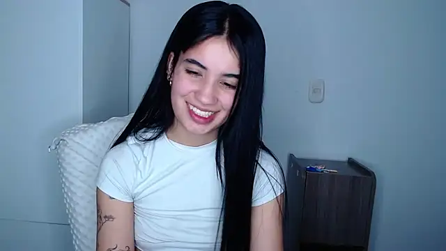 Snapshot of Lucy_engel chatting on 04/23/26, 02:24 Lucy engel online show from 04/23/26, 02:24