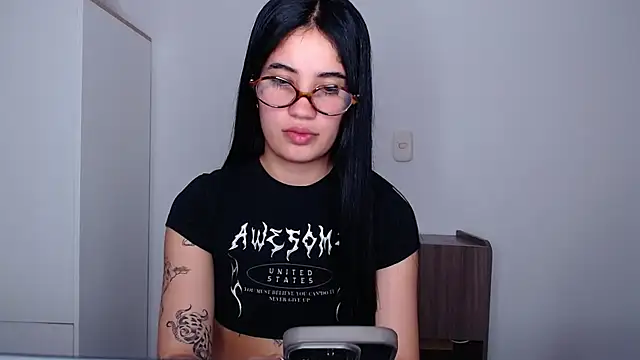 Snapshot of Lucy_engel chatting on 04/24/26, 12:24 Lucy engel online show from 04/24/26, 12:24