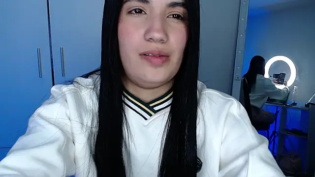 Snapshot of Lucy_engel chatting on 05/17/26, 01:36 Lucy engel online show from 05/17/26, 01:36