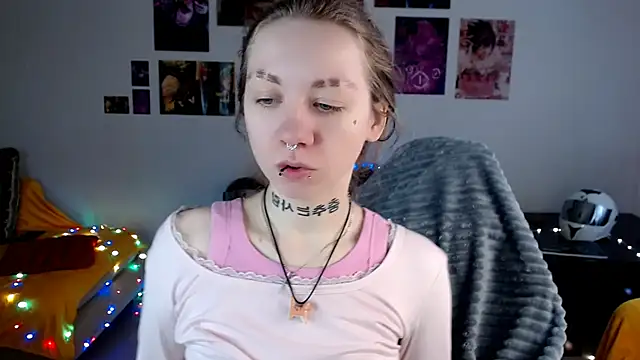 Nica Kawaii online show from 04/17/26, 09:23