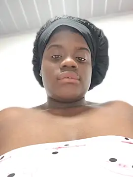 YourLiaa  online show from 03/17/26, 04:39