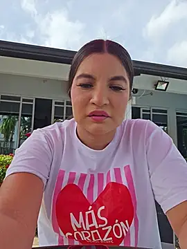 Snapshot of Pretty_Julieta chatting on 07/17/26, 07:19 Pretty Julieta online show from 07/17/26, 07:19