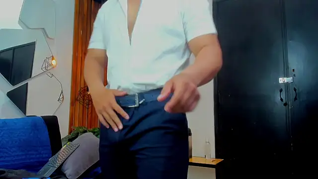 Snapshot of RomanCroft chatting on 03/28/26, 12:05 RomanCroft online show from 03/28/26, 12:05