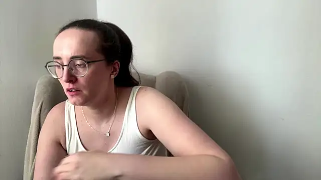 Snapshot of SofiaTease chatting on 05/04/26, 02:35 SofiaTease online show from 05/04/26, 02:35