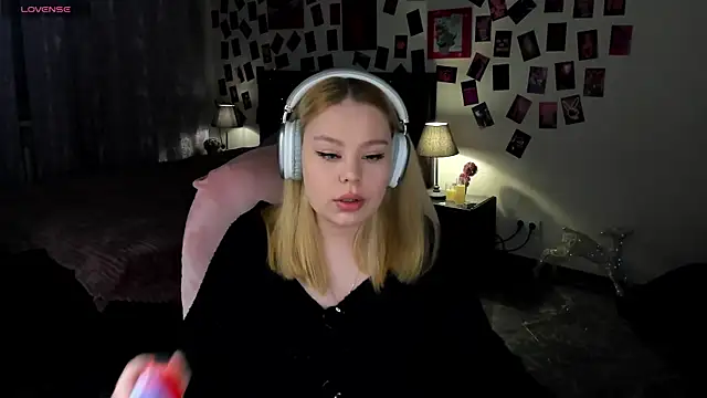 AmeliaMerris online show from 04/28/26, 09:31