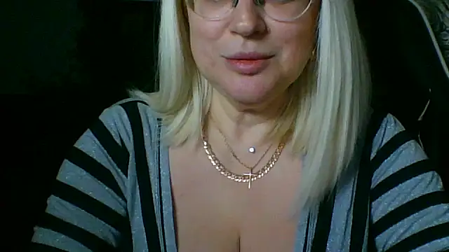 Snapshot of LianaSweetX chatting on 03/24/26, 08:03 LianaSweetX online show from 03/24/26, 08:03