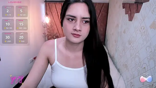 Zoe  Taylor   online show from 05/18/26, 11:49