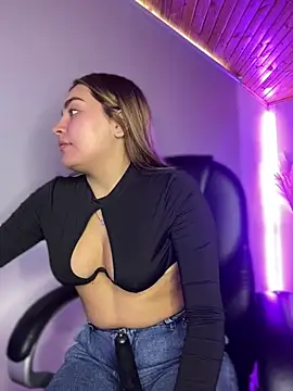 Issa pinkk online show from 04/20/26, 08:43