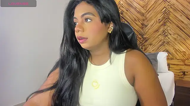 Snapshot of cata_rosse_ chatting on 07/01/26, 02:13 cata rosse online show from 07/01/26, 02:13
