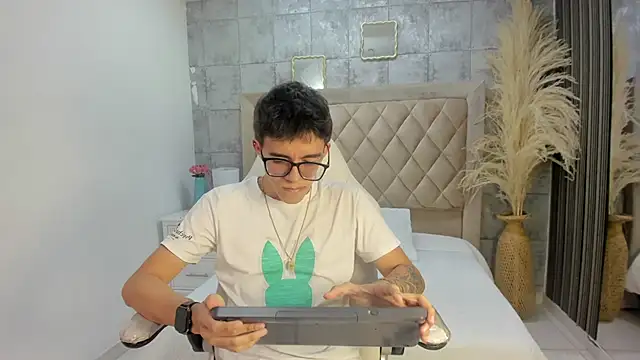 TylerCross  online show from 03/20/26, 08:35