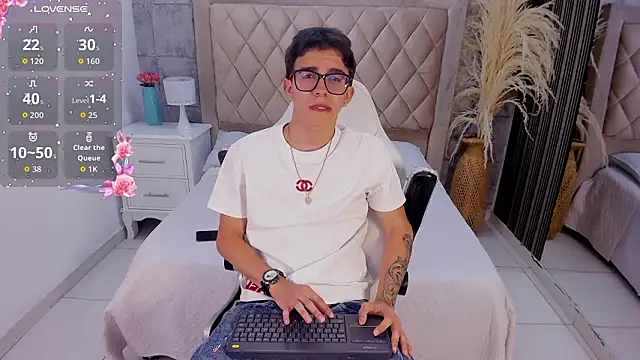 TylerCross  online show from 03/24/26, 09:42