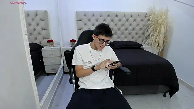 TylerCross  online show from 03/29/26, 05:24