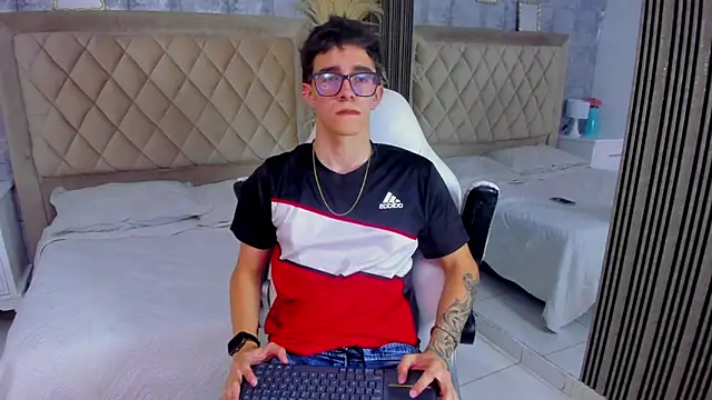 TylerCross  online show from 04/10/26, 08:35