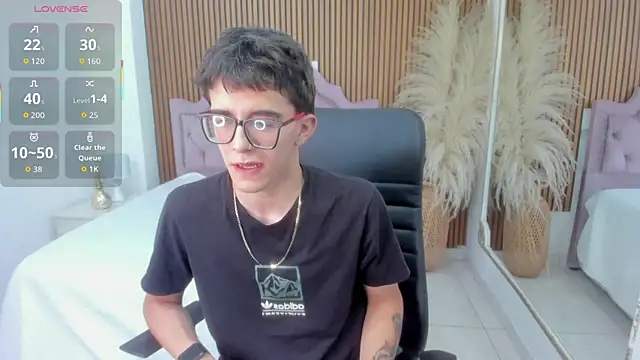 TylerCross  online show from 04/21/26, 02:51