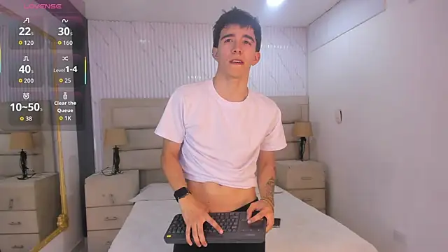 TylerCross  online show from 04/22/26, 08:32