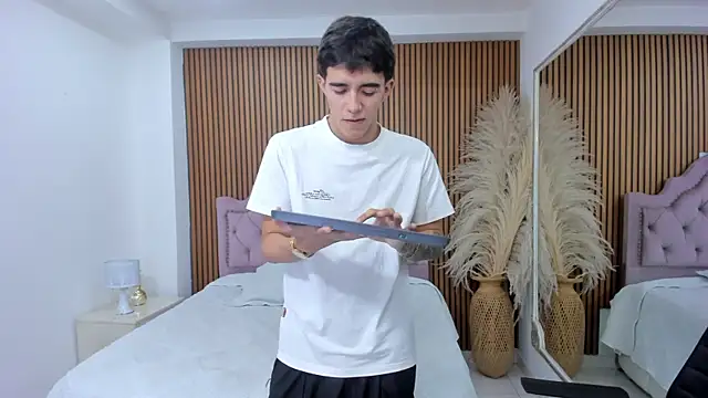 TylerCross  online show from 04/23/26, 08:22