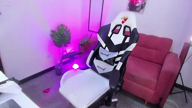 lexy the best online show from 04/15/26, 08:09