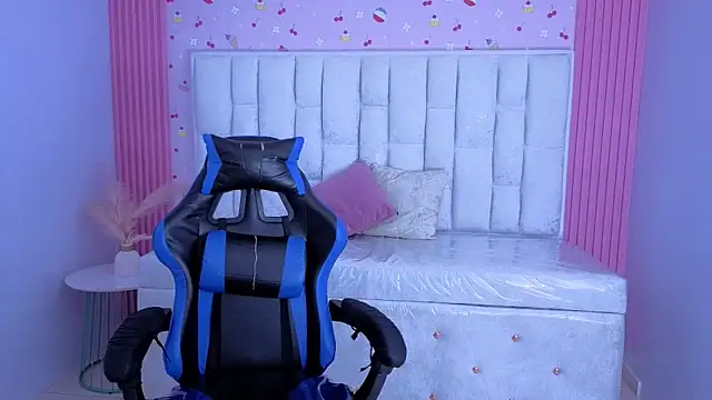 lucero s1 online show from 04/12/26, 03:17