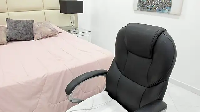 Chloelarsons online show from 05/27/26, 11:02