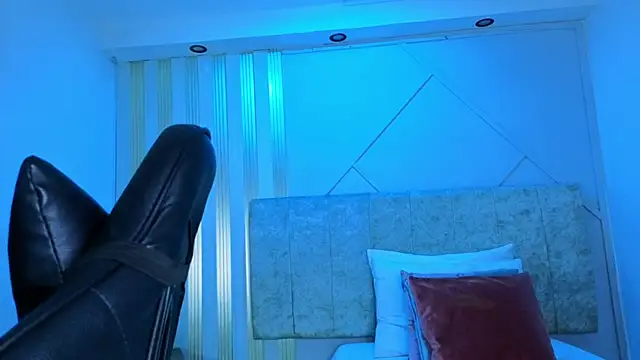 j belle  online show from 04/26/26, 01:42