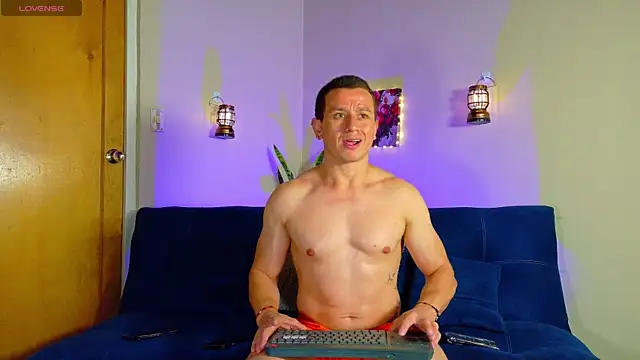 Andreew falcon online show from 04/24/26, 03:25