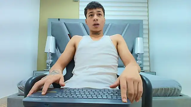 HENRY GREEN2 online show from 04/20/26, 07:26