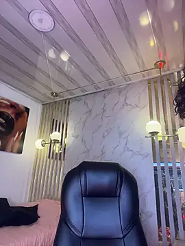 Catalinaa01 online show from 04/23/26, 03:41