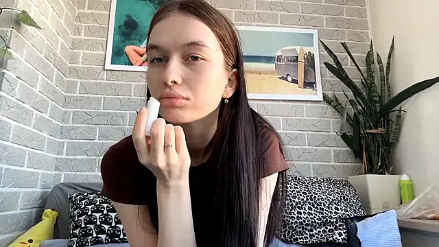 LaraDraggoo online show from 03/19/26, 12:20