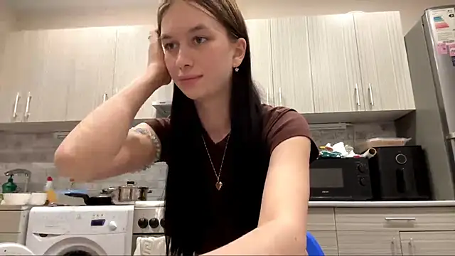 LaraDraggoo online show from 03/28/26, 07:35