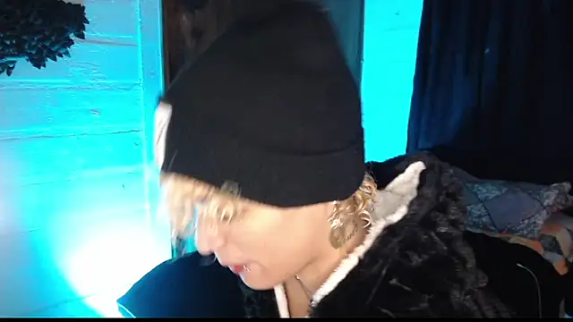 Snapshot of Lucke_Ccollins chatting on 04/09/26, 09:04 Lucke Ccollins online show from 04/09/26, 09:04