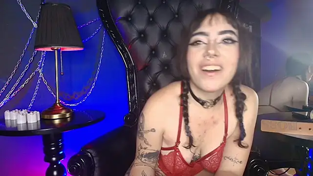 Snapshot of HoneyDemoni chatting on 04/28/26, 12:21 HoneyDemoni online show from 04/28/26, 12:21