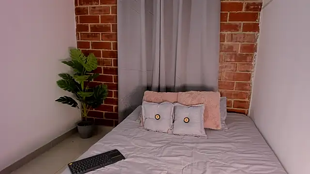 ashley hills  online show from 05/31/26, 01:36
