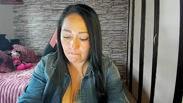 Milf Julianna online show from 05/11/26, 09:12
