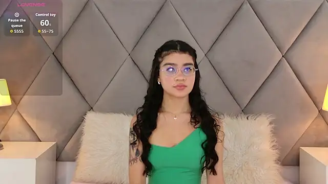 OliviaDiaz online show from 04/21/26, 08:01